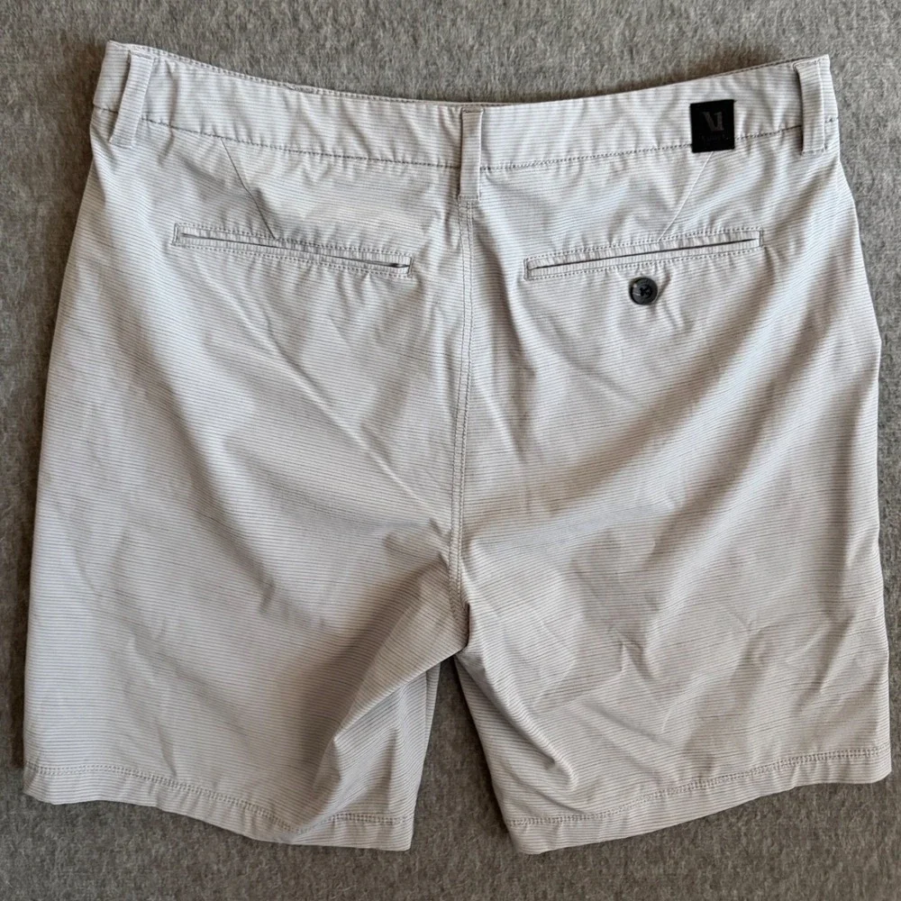 Vuori Aim Shorts Mens 34 Light Grey Micro Stripe Performance Golf Activewear